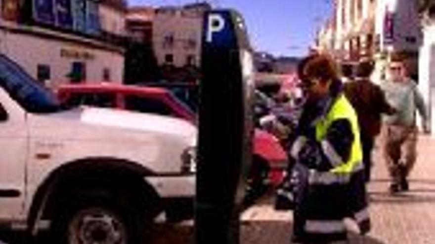 El ayuntamiento ampliará la zona azul en Zafra en el 2006