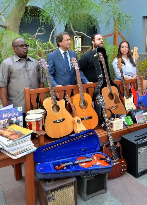 Casa Africa entrega los instrumentos recogidos