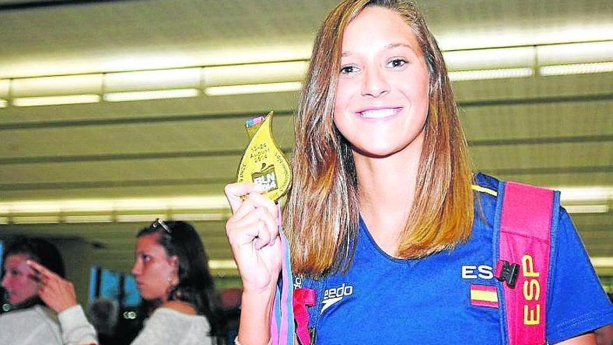 La nadadora mijeña se cuelga el oro en los campeonatos de Europa en los 200 espalda.