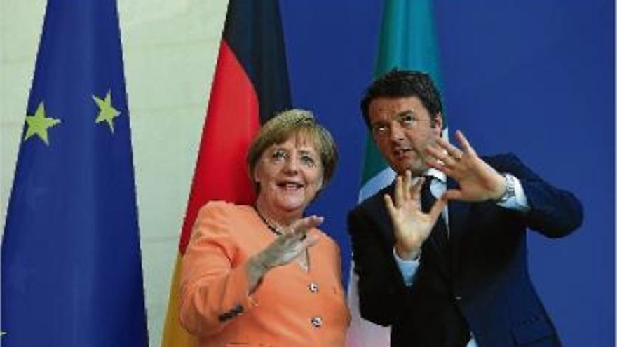 La cancellera Angela Merkel i el primer ministre italià, Mateo Renzi, van abordar la crisi grega