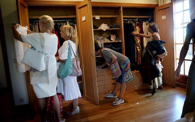 Mercadillo en una casa de lujo, organizado por La Moraleja Home.