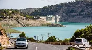 La Marina Baixa pide dragar los embalses para aumentar la reserva de miles de litros de agua