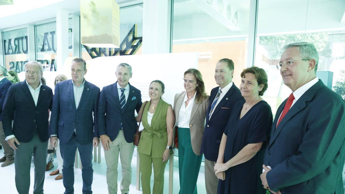 La inauguración institucional del pabellón de Caja Rural de Asturias en la Feria de Muestras, en imágenes