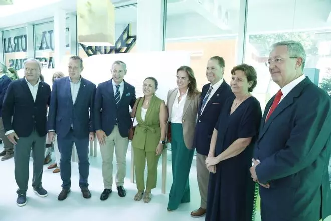 La inauguración institucional del pabellón de Caja Rural de Asturias en la Feria de Muestras, en imágenes