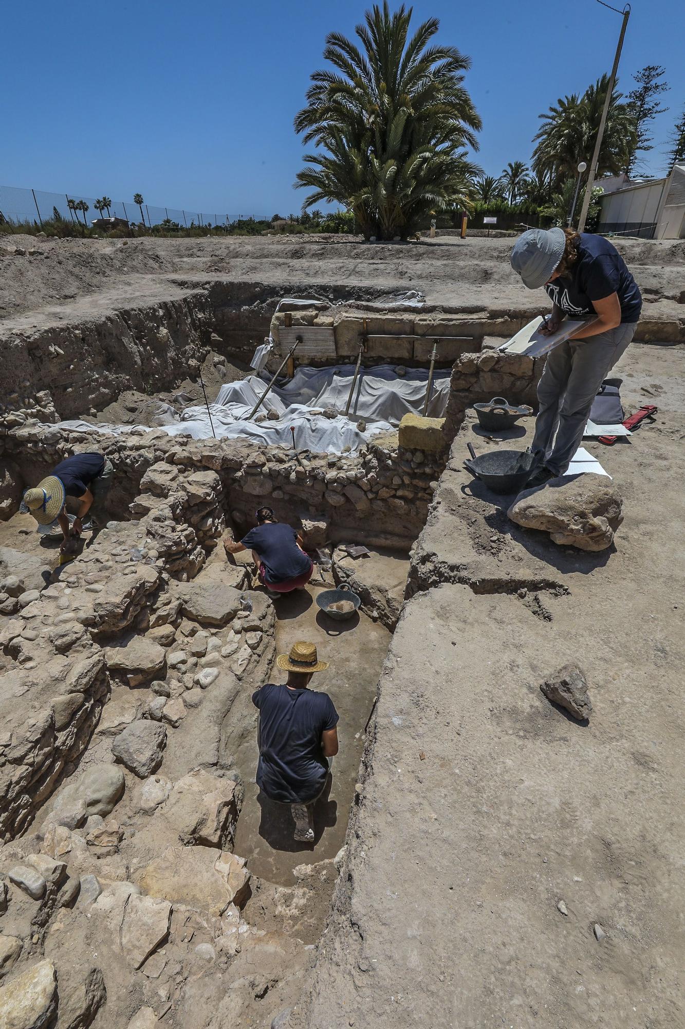 Primeras casas íberas halladas en las excavaciones en el yacimiento de La Alcudia en Elche