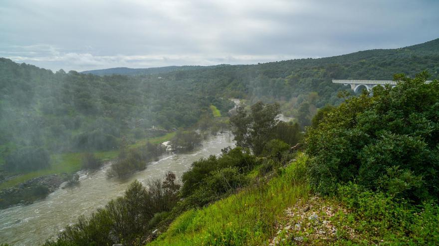 Embalse de Los Melonares, en Castilblanco de los Arroyos (Sevilla).