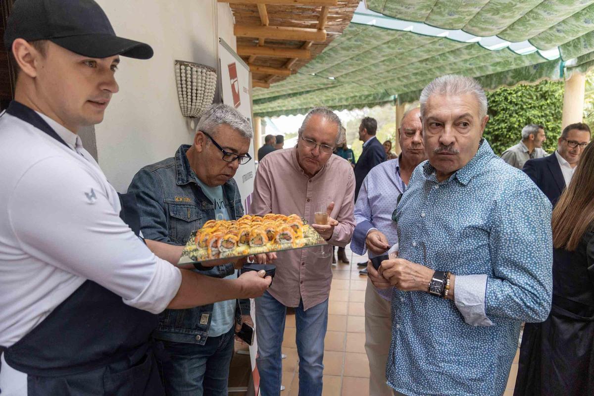 Ca’Vins amb Brases de la Nucía cierra la semana de Menjars de la Terra en las Marinas con un arroz meloso de pato, nísperos de Callosa y piñones como gran protagonista