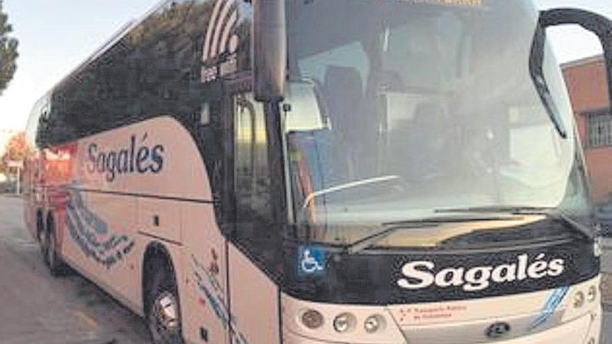 Sagalés posa un bus més a l’UAB i els estudiants diuen que no n’hi ha prou