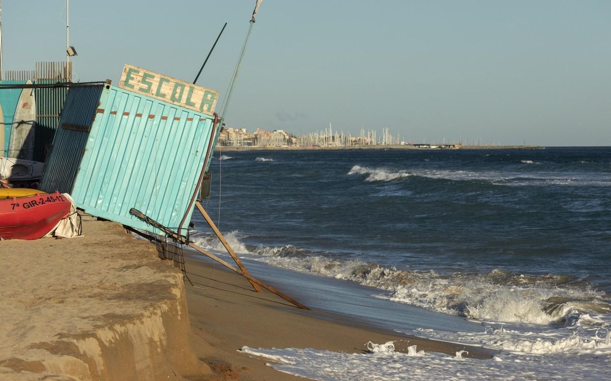 Playas de Montgat después del temporal