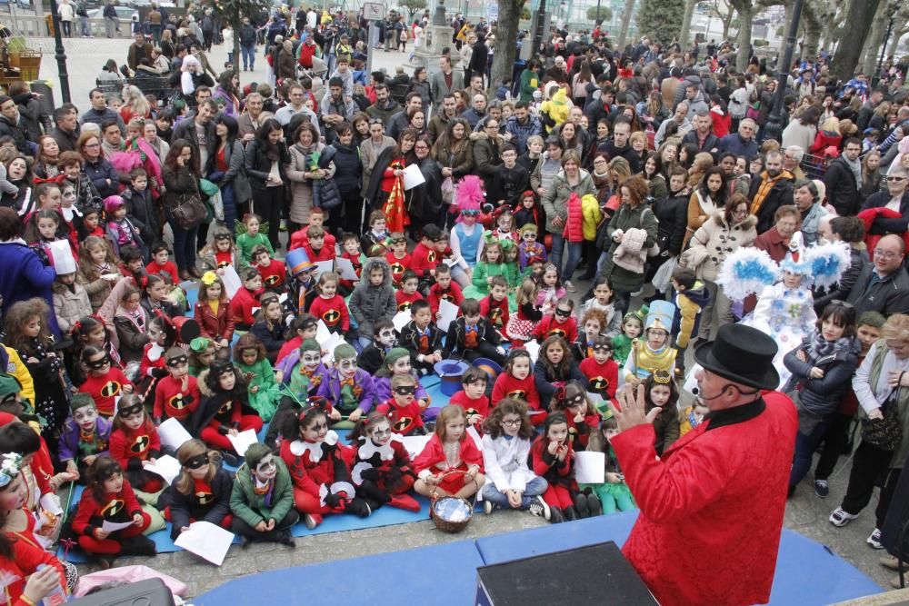 Un concurrido desfile de disfraces infantil inaugura las jornadas de comparsas en Marín