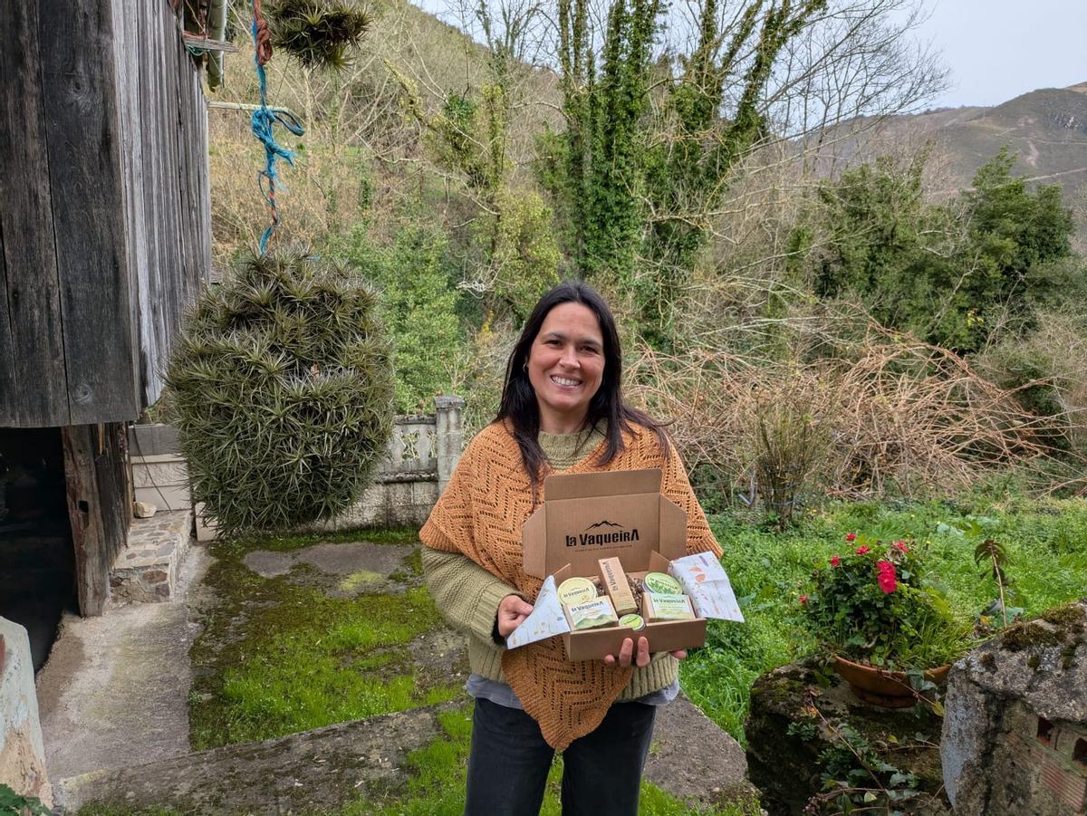 Vanesa Lorences con sus productos en Bello.