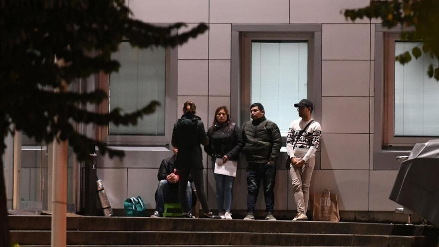 Cola, ayer, ante la Jefatura de la Policía Nacional.