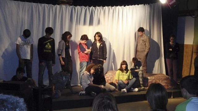 Última representación de «Postdata» del grupo joven de Atrezzo, en La Vaguada