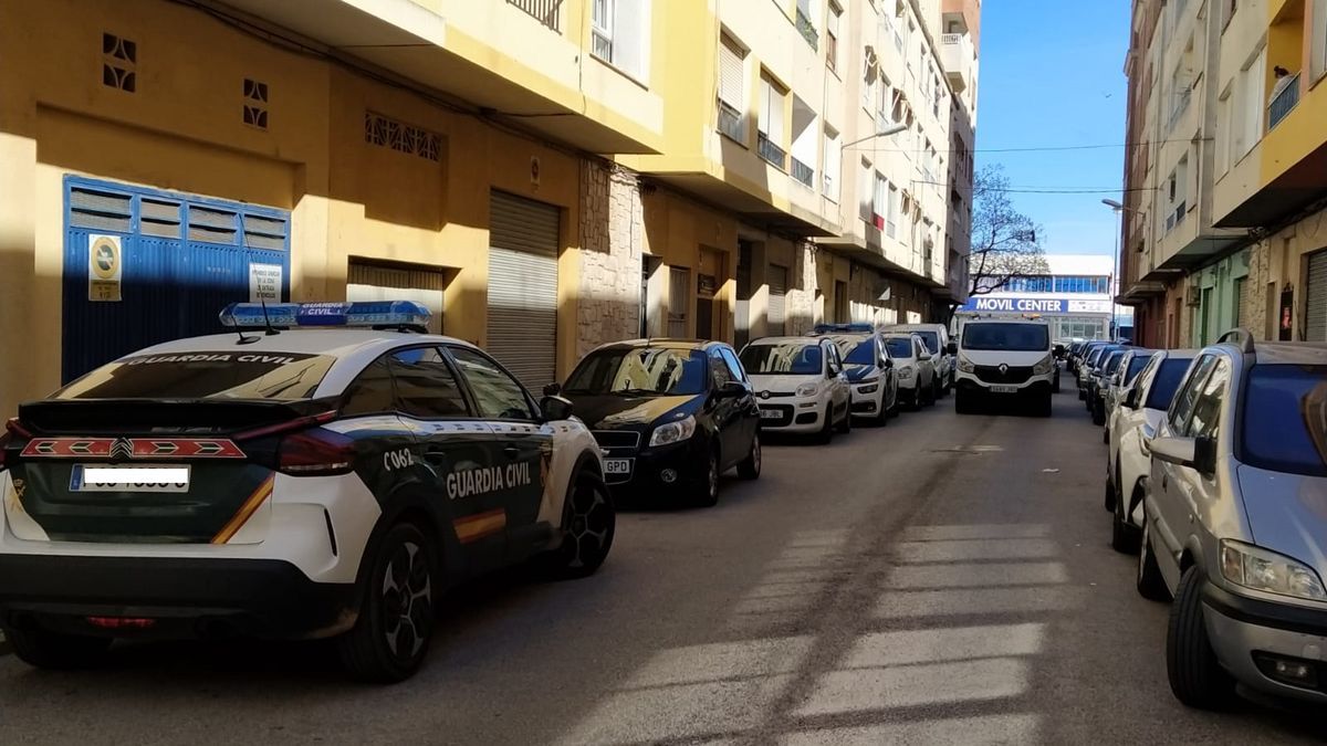 La calle de Sueca en la que se ha perpetrado el asesinato del pequeño Jordi