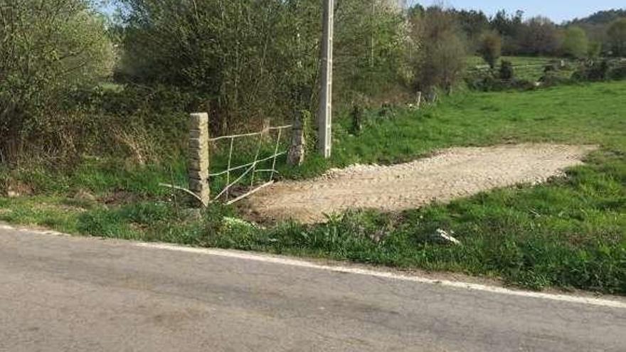 Camino de zahorra en Pedroso que sembró la discordia en 2015.