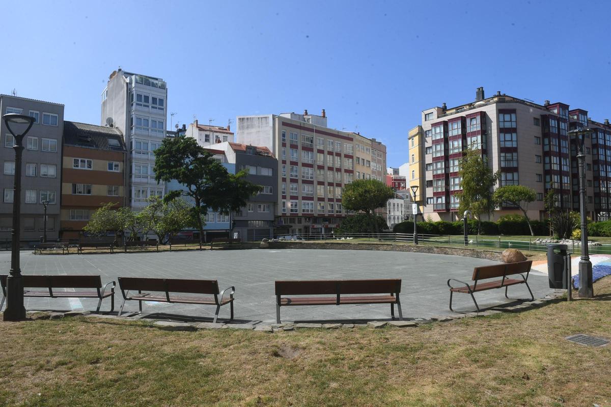 Plaza de los Abuelos con la calle Vereda del Polvorín al fondo