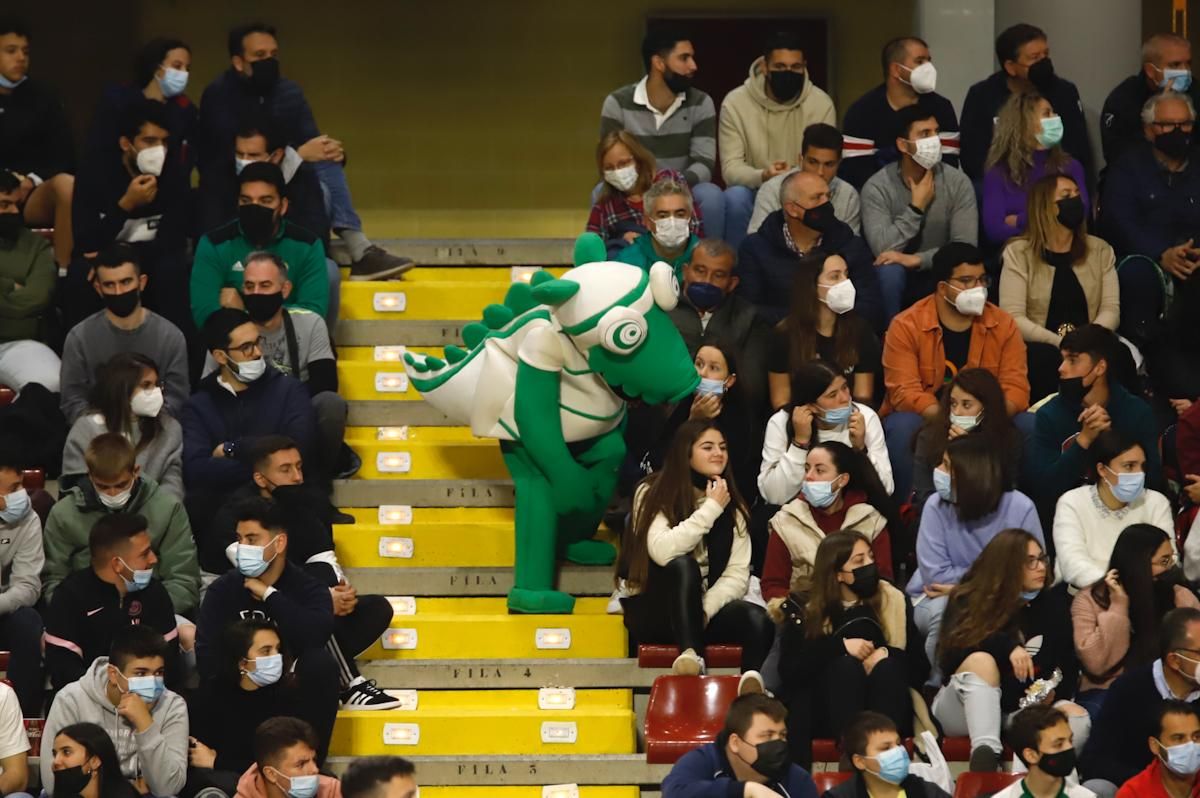 Las imágenes del derbi entre el Córdoba Futsal y el Betis en Vista Alegre