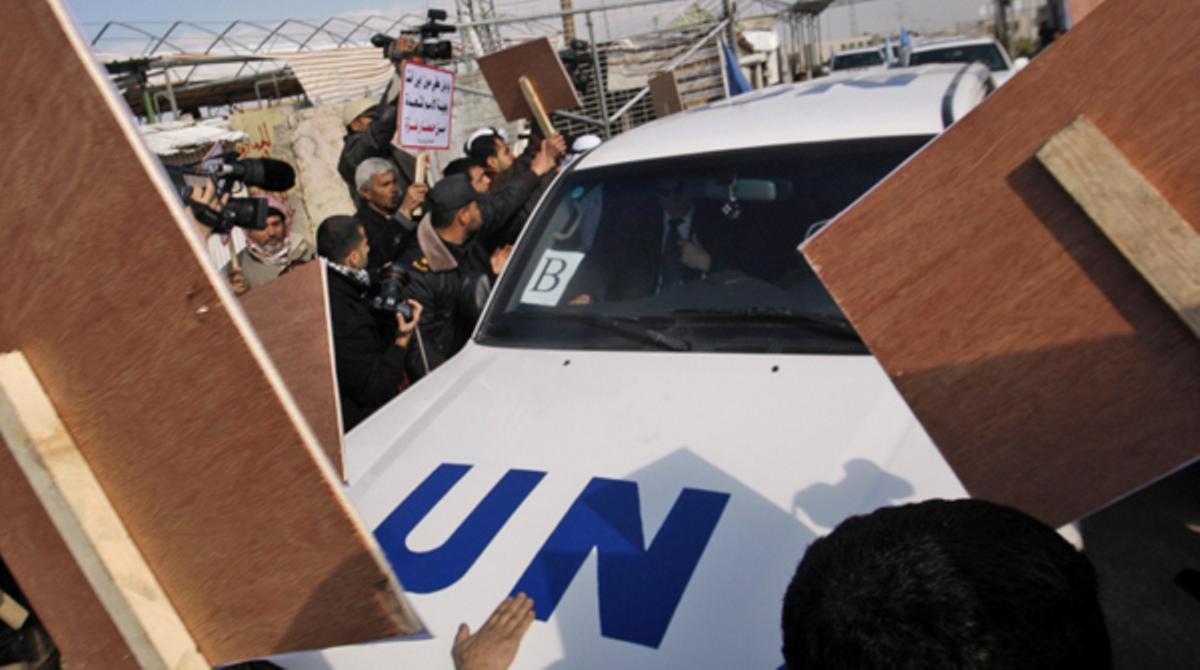 Desenes de palestins han rebut a Gaza el comboi del secretari general de l’ONU, Ban Ki-moon, entre esbroncades.