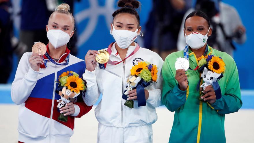 Sunisa Lee campeona por delante de Rebeca Andrade, primera medallista brasileña