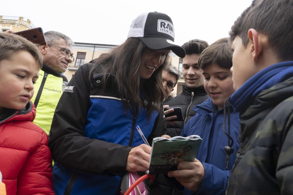 Recibimiento Sara García en la Plaza Mayor