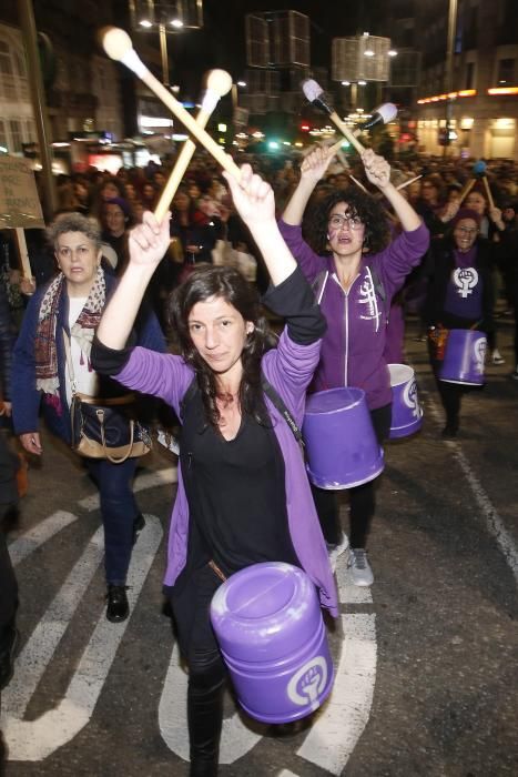 Miles de personas recorren las calles de Vigo en la manifestación central del 8-M