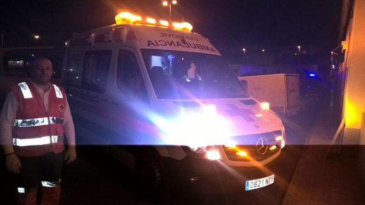 Rescatan a 12 personas en una patera en Cabo Tiñoso