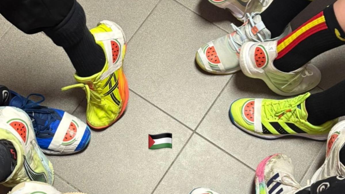 Foto de las Guerreras antes de medirse a Israel