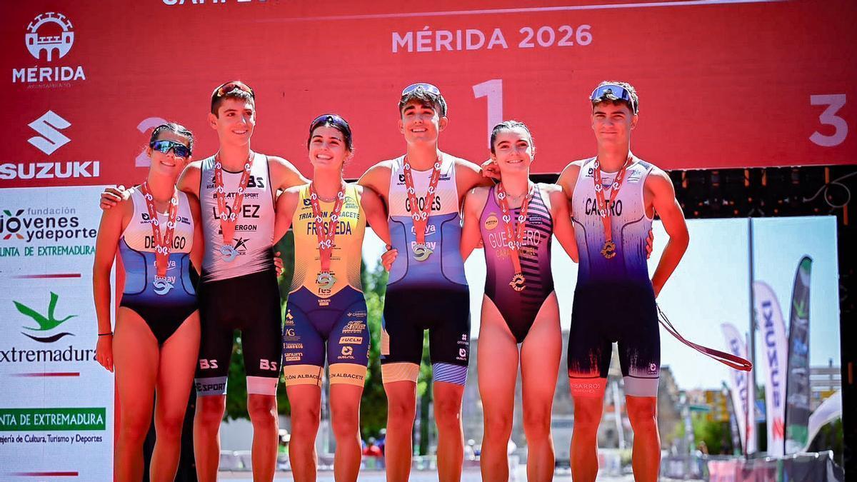 Atletas del Triatló Ontinyent en Mérida.