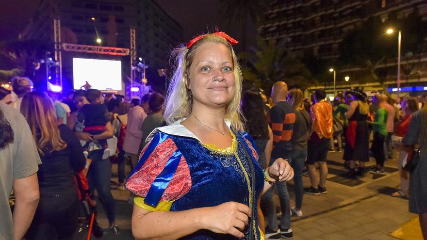 Blancanieves de Carnaval en la plaza de España