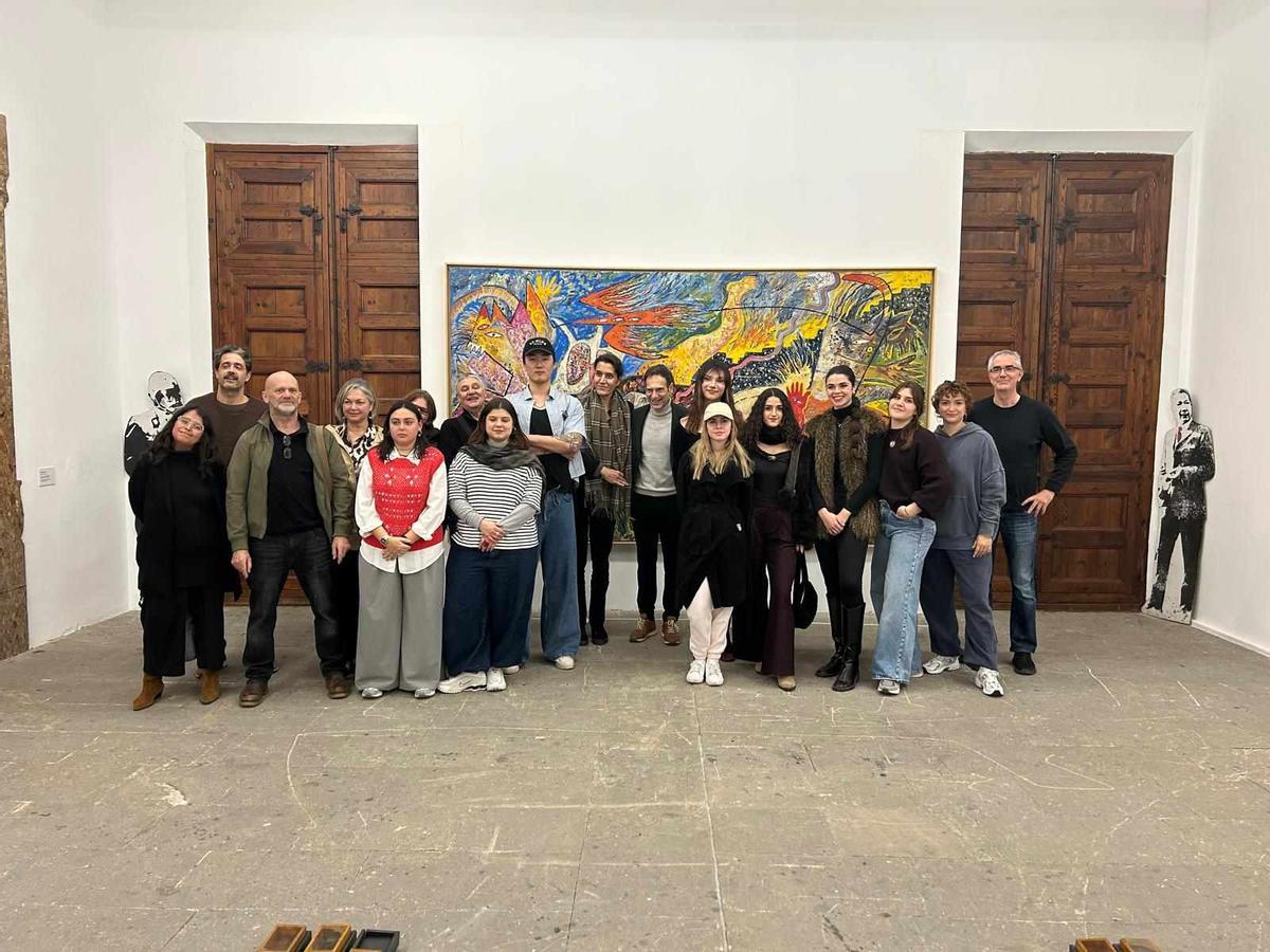 Foto de familia de los participantes en esta acción artística.