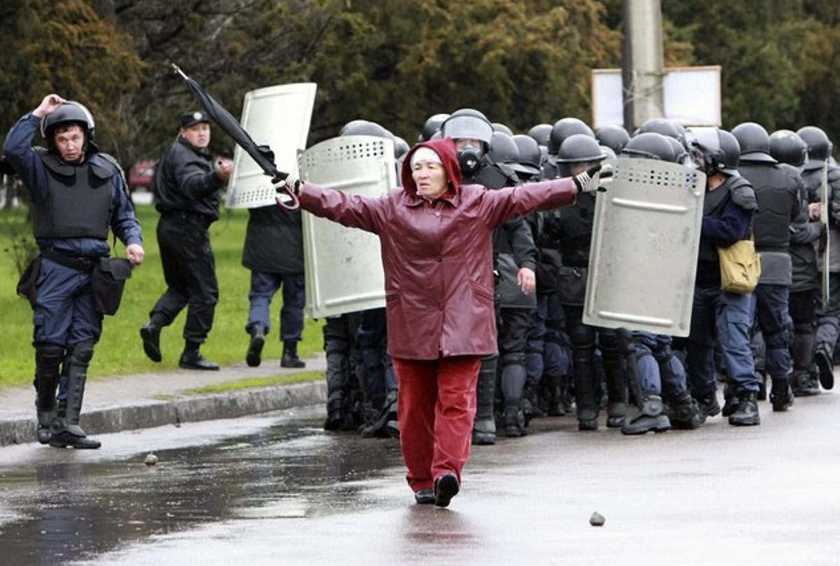 A woman gestures during clashes between riot police and anti-government protestors in Bixkek