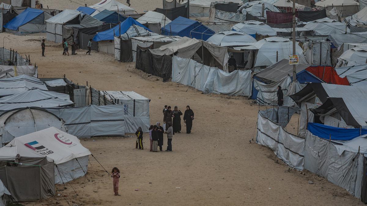 Un campo de palestinos desplazados en Ciudad de Gaza, este martes.
