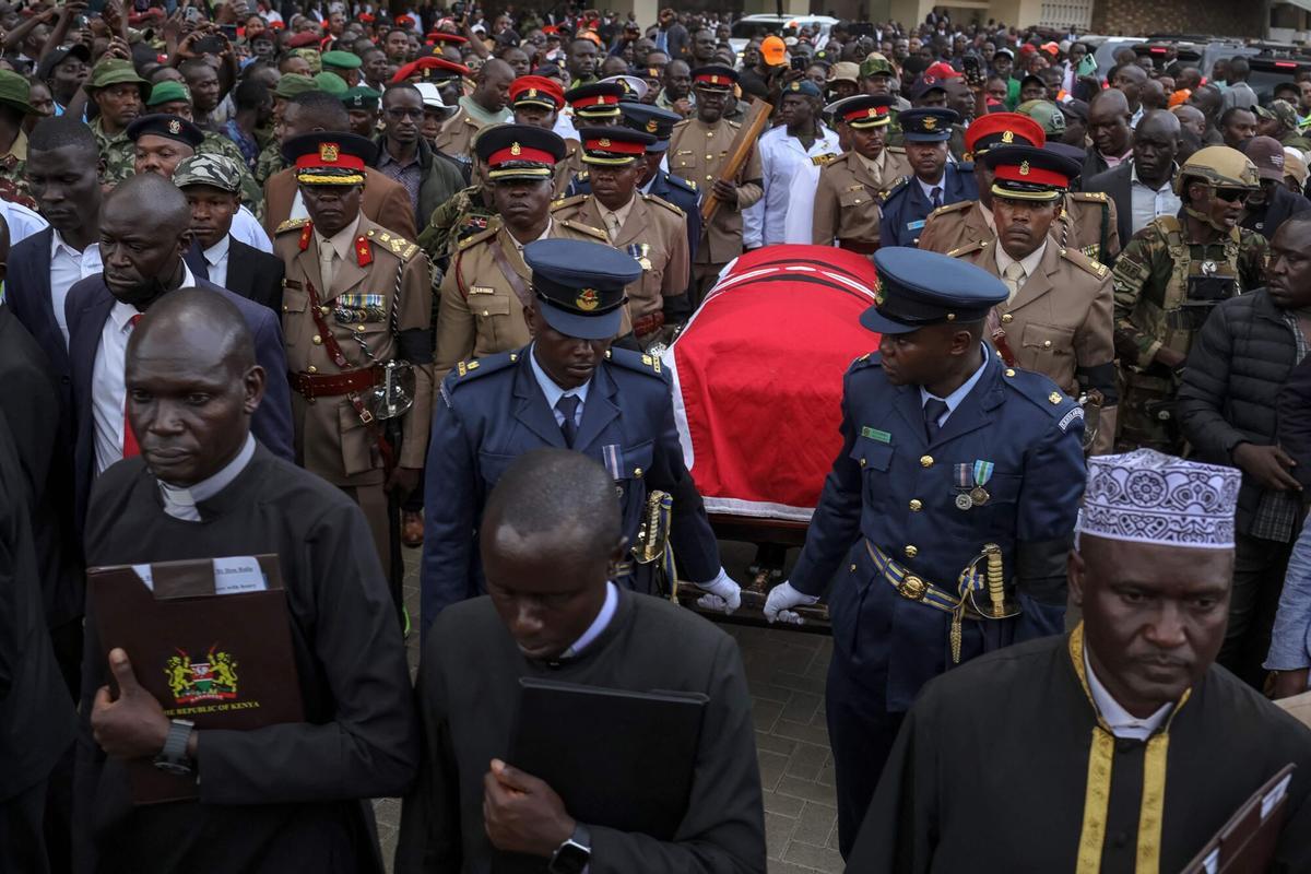 TOPSHOT - Military members carry the coffin of Kenyan opposition leader Raila Odinga to be displayed for public viewing at the Kasarani Stadium in Nairobi on October 16, 2025 following Odingas death at the age of 80 during a health visit to India. Kenyan opposition leader Raila Odinga has died at the age of 80 during a health visit to India, local police said on October 15, 2025. Odinga was the perennial opposition figure of Kenyan politics, running unsuccessfully for the presidency on five occasions, most recently in 2022. He remained a dominant force, able to rally huge numbers, particularly from his native western Kenya. (Photo by Tony Karumba / AFP)