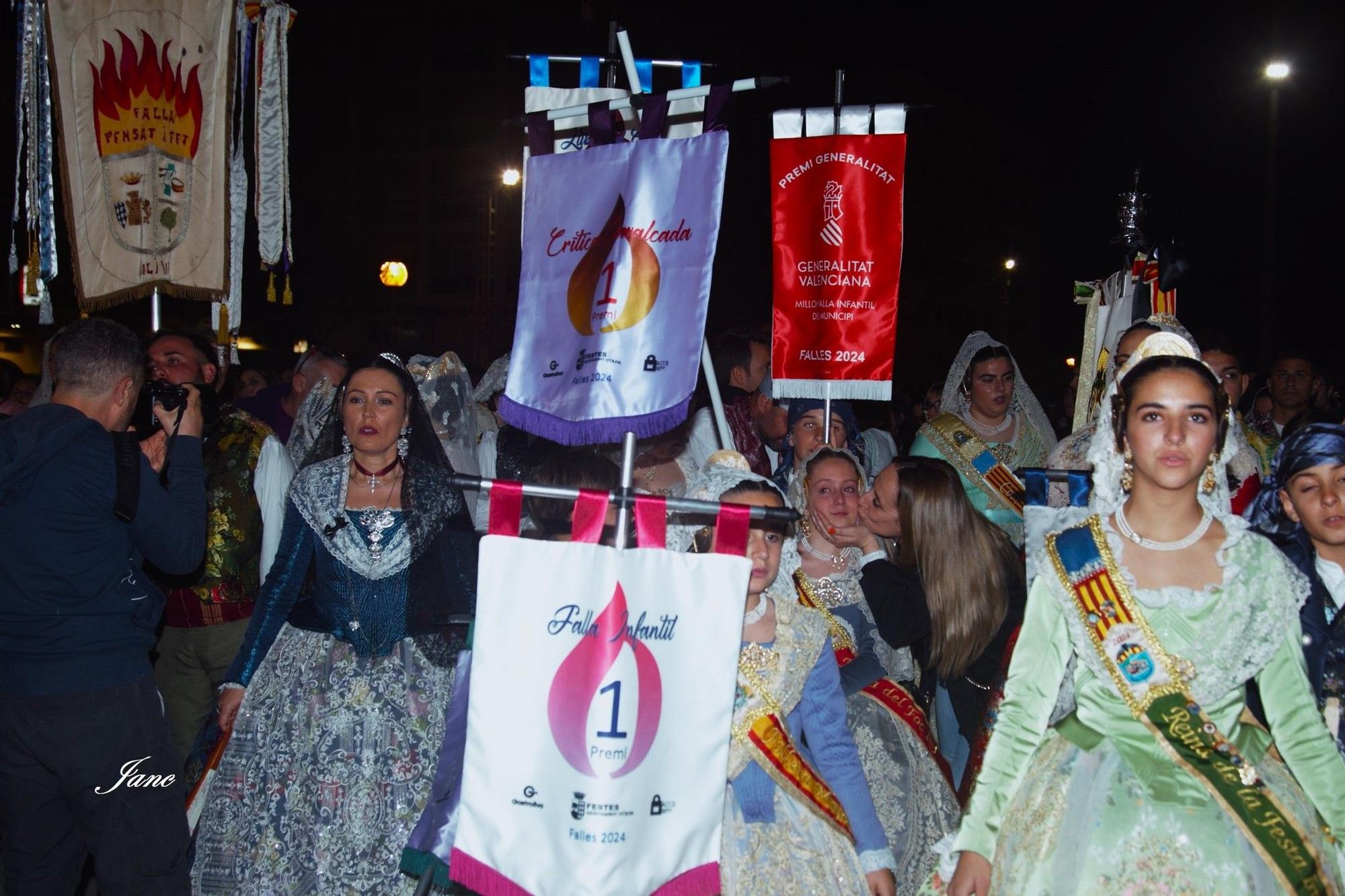 Búscate en la ofrenda y la entrega de premios de las fallas de Oliva