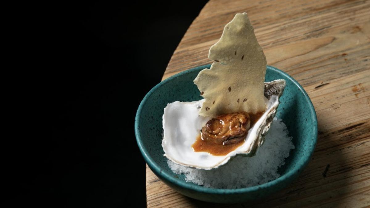 Una de las preparaciones del menú de ostras de La Lonja del Mar (Madrid)