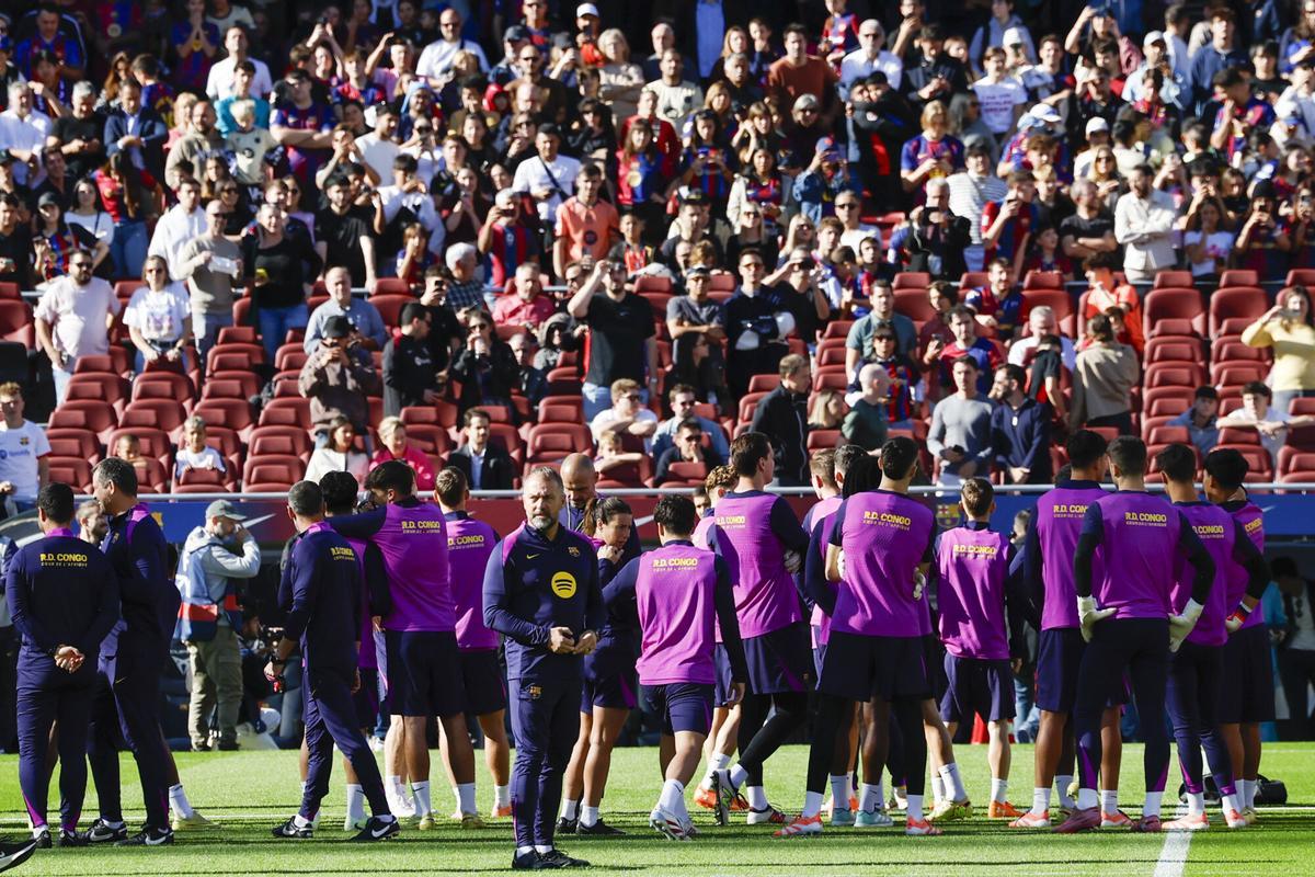 Així és el renovat Spotify Camp Nou, durant el primer entrenament de l'equip blaugrana Així és el renovat Spotify Camp Nou, durant el primer entrenament de l'equip blaugrana