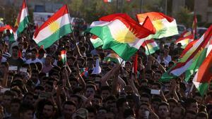 Personas de diferentes nacionalidades participan en una manifestación en apoyo del referéndum de independencia, en Erbil, capital del Kurdistán iraquí, el 13 de septiembre.