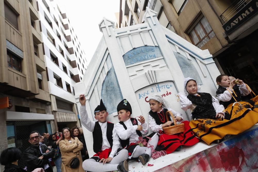 Desfile de carrozas del Día del Bollo de Avilés