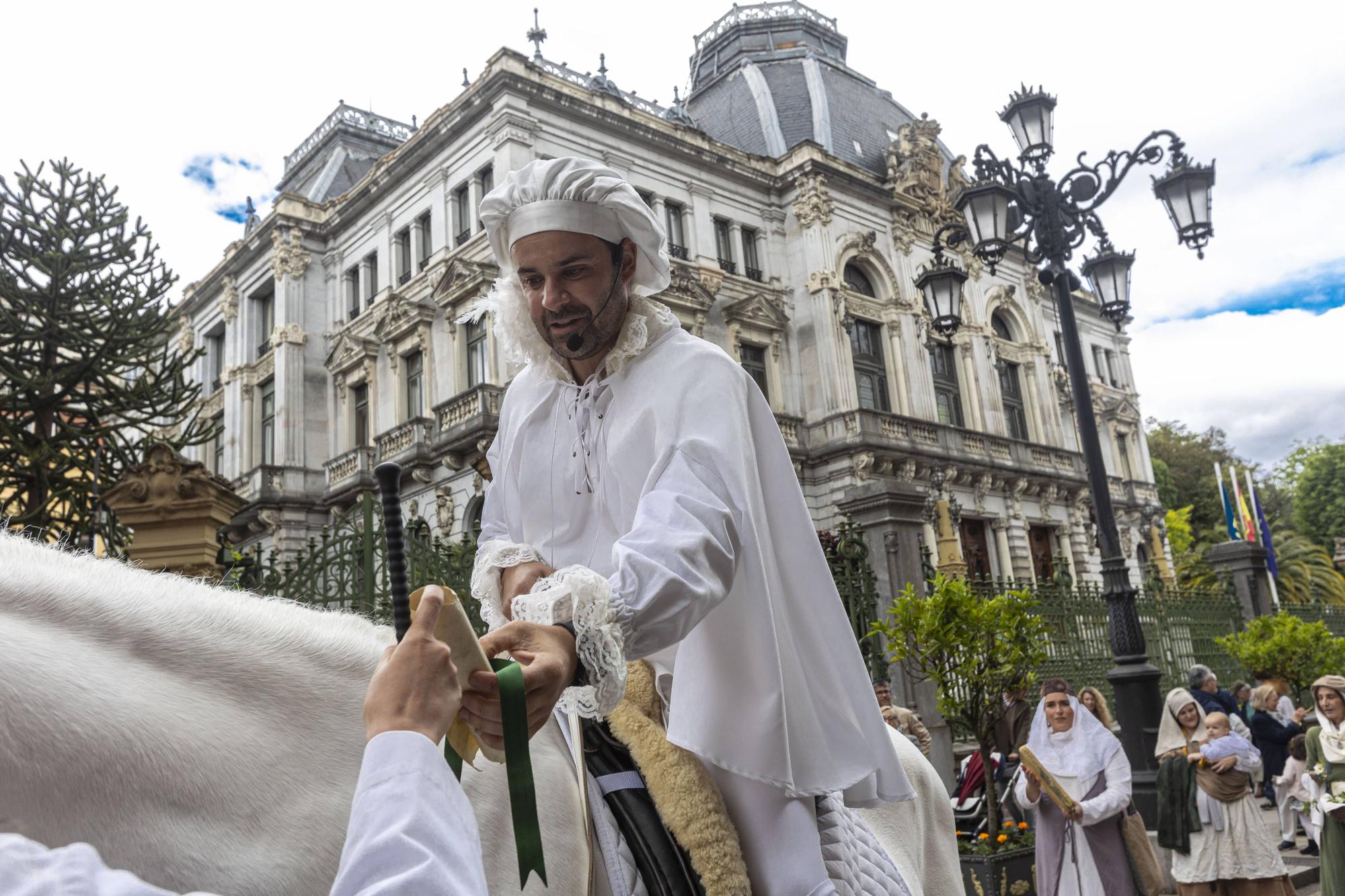 En imágenes | Cabalgata del Heraldo por las calles de Oviedo