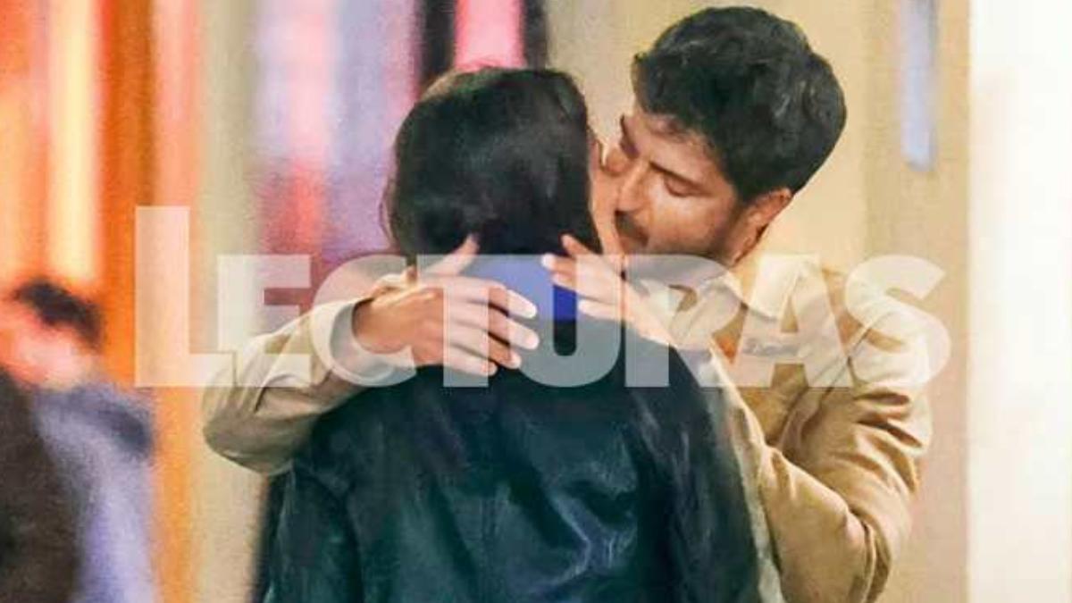 El beso de Aitana Sánchez‑Gijón y Maxi Iglesias