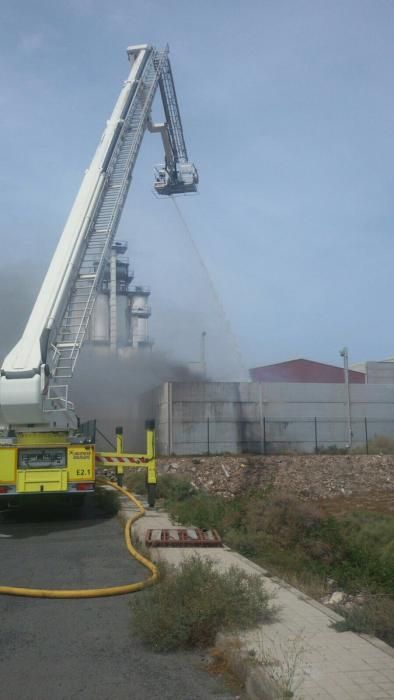 Explosión e incendio en Arinaga