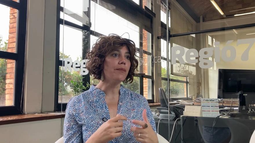 Sílvia Caballol, escriptora i psicòloga: "El cervell no pot processar notícies negatives constantment"