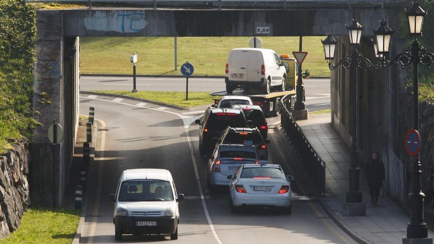 Multa de 200 euros por circular a menos de 50 kilómetros por hora pero errar en el enganche interior del conductor: los nuevos radares que cambian de sitio de la DGT extreman la vigilancia