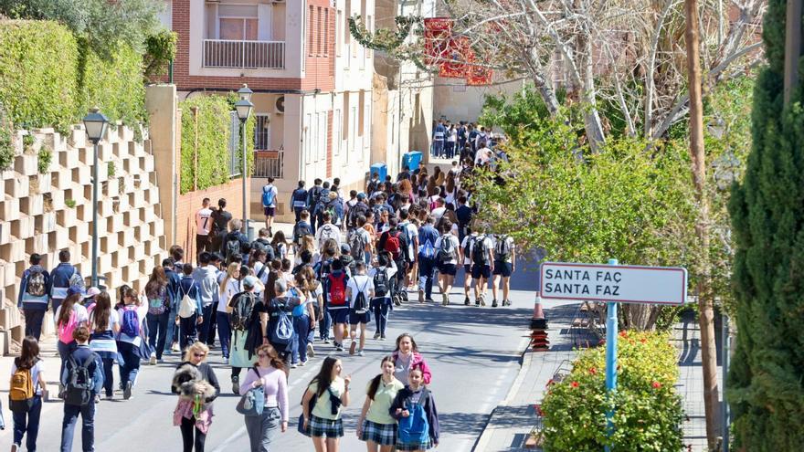 Escolares y cruceristas estrenan la peregrinación a Santa Faz en Alicante