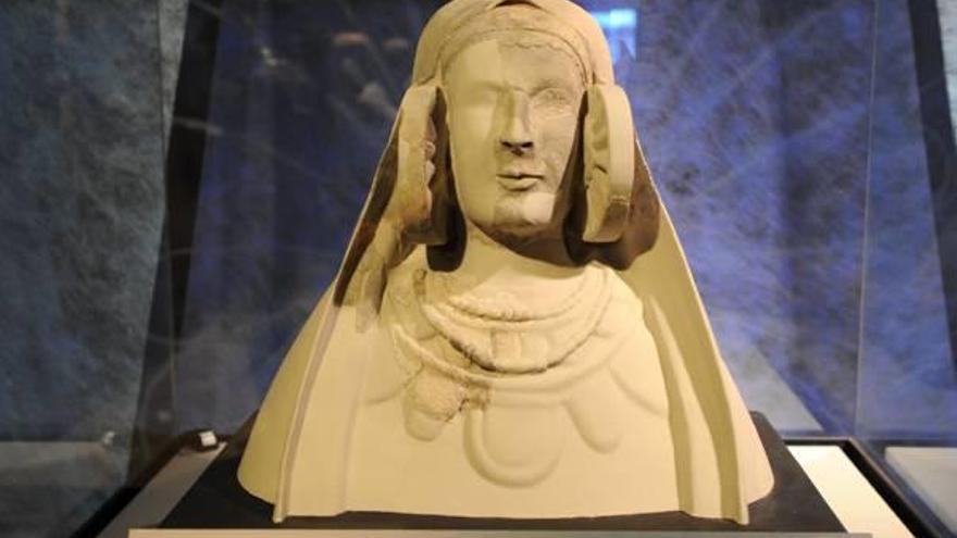 Una conferencia analiza el busto de la Dama de Guardamar