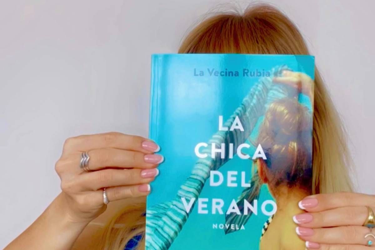 La Vecina Rubia publica su tercera novela, 'La chica del verano'
