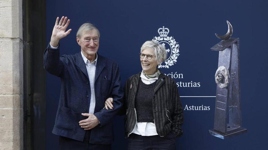 El escritor Julian Barnes y los científicos Pascal Mayer, sir Shankar Balasubramanian y sir David Klenerman llegan a Oviedo al ritmo de la gaita
