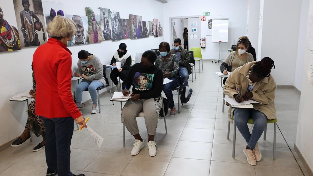 Un curso de formación impartido por Cear a personas migrantes.