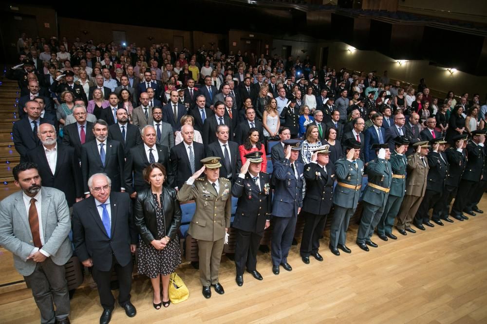 Entrega de medallas a Los Santos Ángeles Custodios en Oviedo