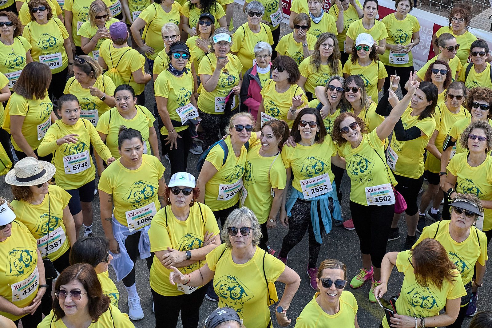 Miles de mujeres en la XV Cursa de la Dona Vicky Foods de Gandia